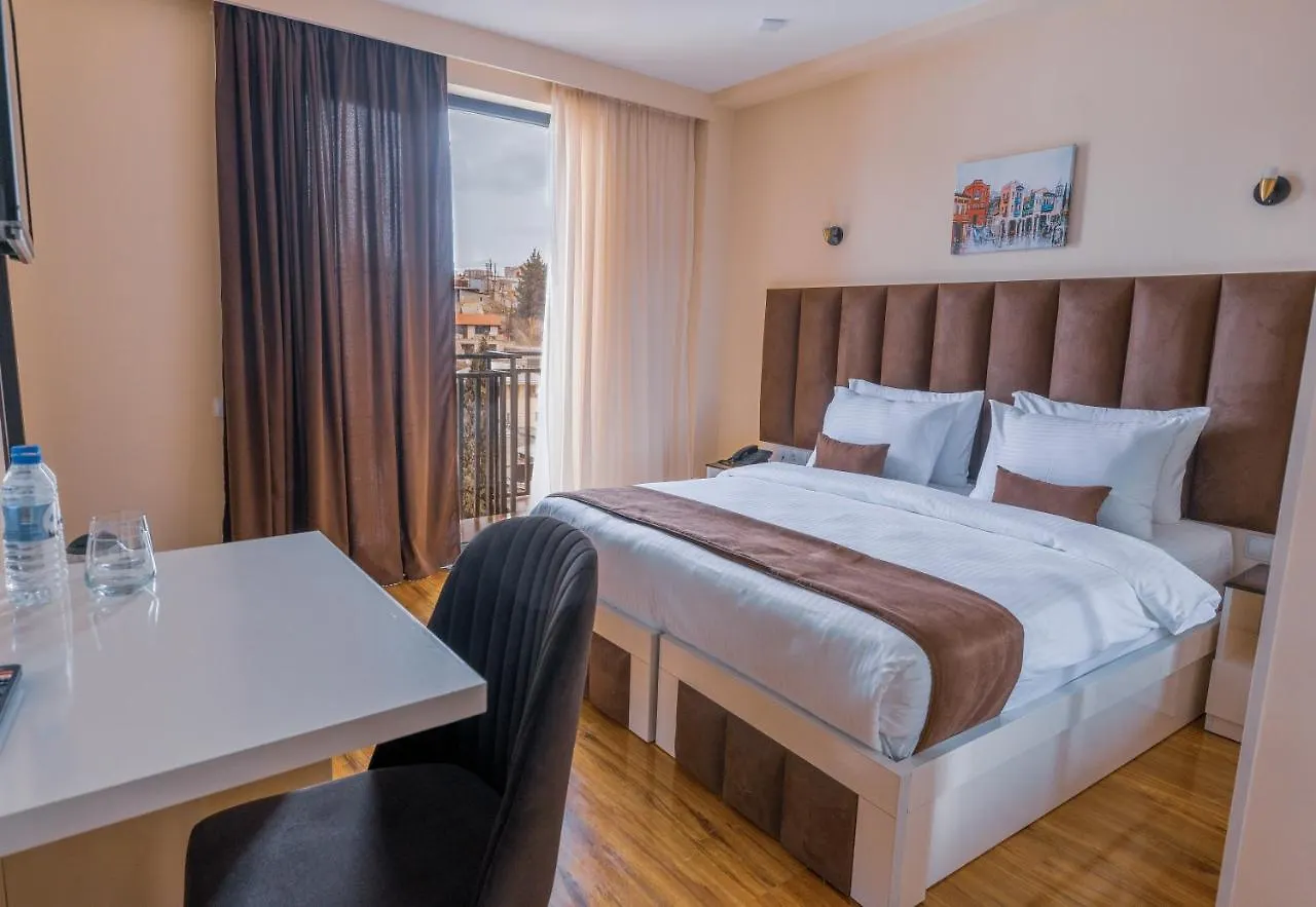 Hotel Residence Plaza Tbilisi 4*,